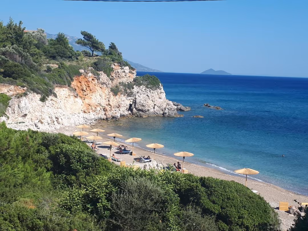 Η παραλία Τρυπητή κοντά στον Κάμπο Μαραθοκάμπου
